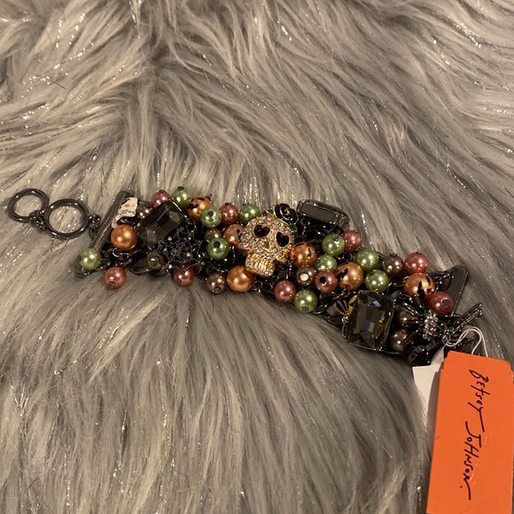 BNWT BETSEY JOHNSON Halloween Skull Pumpkin Cat Charms Bracelet - Picture 5 of 6